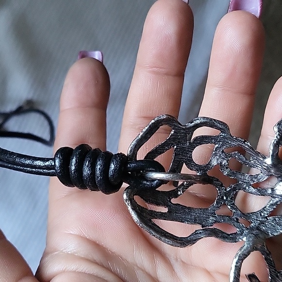 Art necklace from high-end boutique in Miami. - Picture 7 of 8